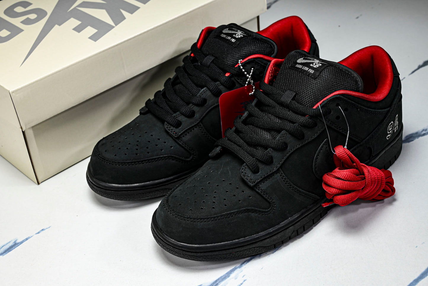 SB Dnk Low x Supreme 94 Black