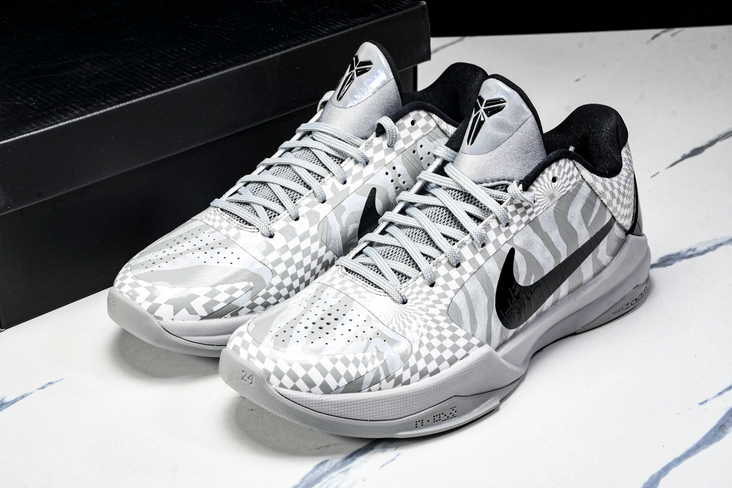 Kobe 5 Protro Demar Derozan PE 'Zebra'