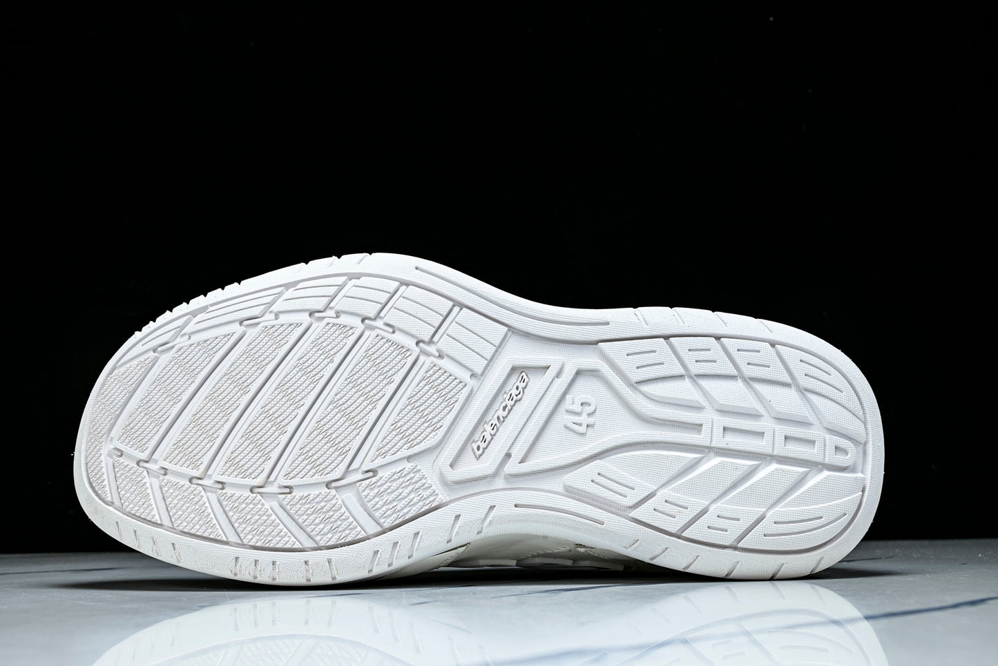 Вalenciaga Hamptons Worn-Out Sneaker 'White'