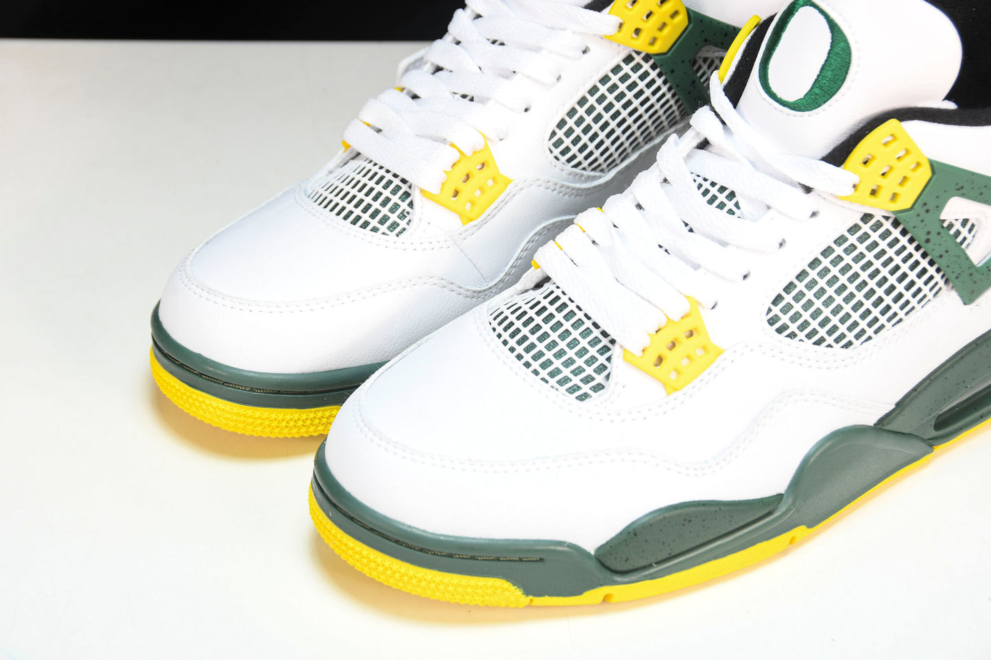 AJ4 Retro Oregon Ducks PE 'Duckman'
