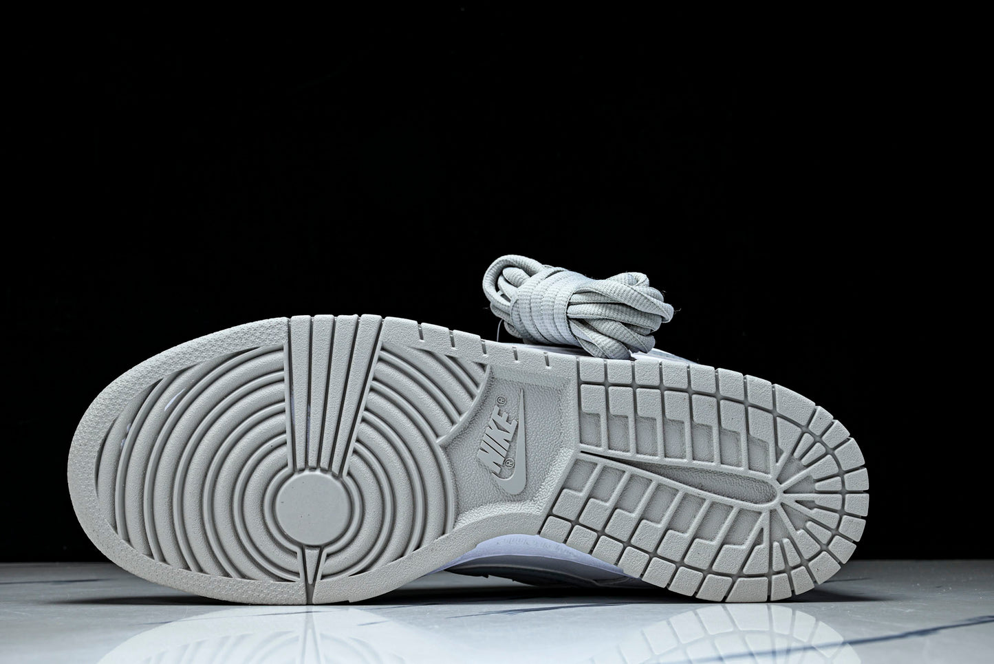 SB Dnk Low x Supreme 94 White Metallic Silver