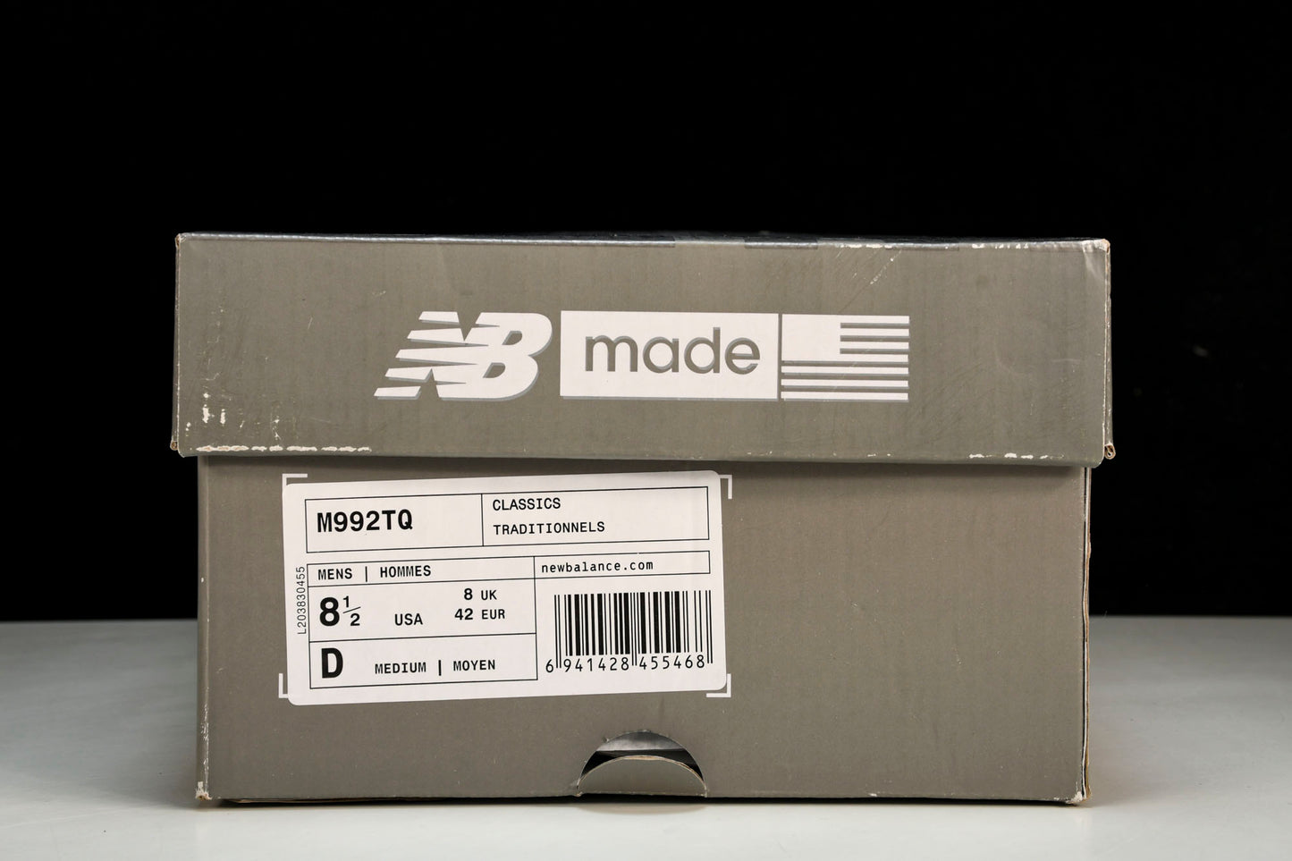 NB 992 'Black Grey Volt'
