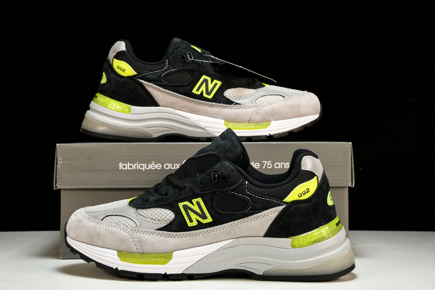 NB 992 'Black Grey Volt'