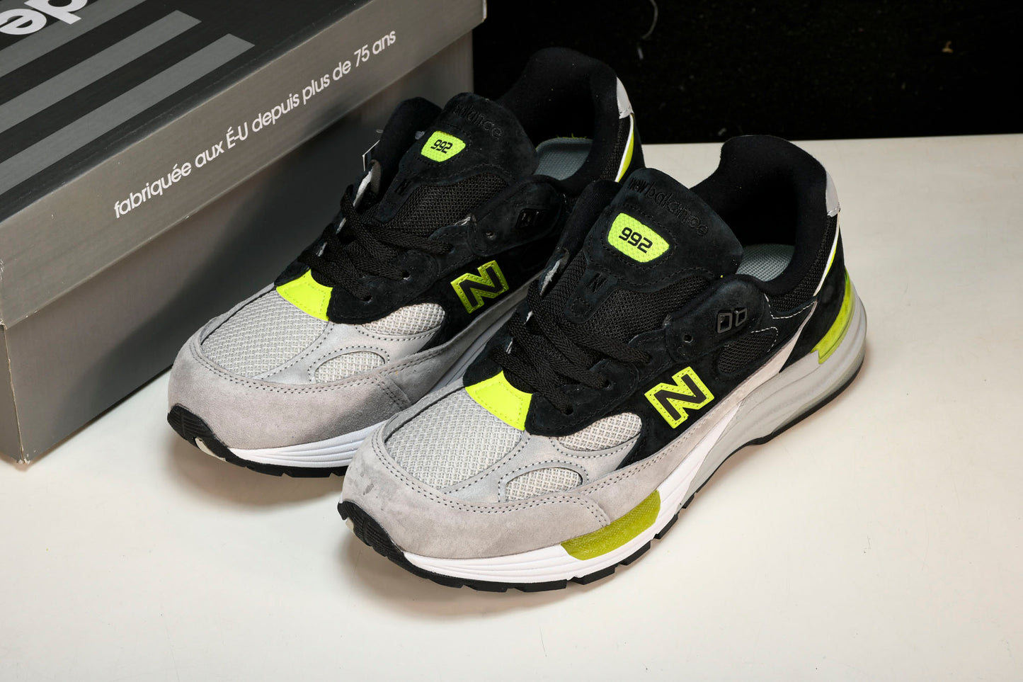 NB 992 'Black Grey Volt'
