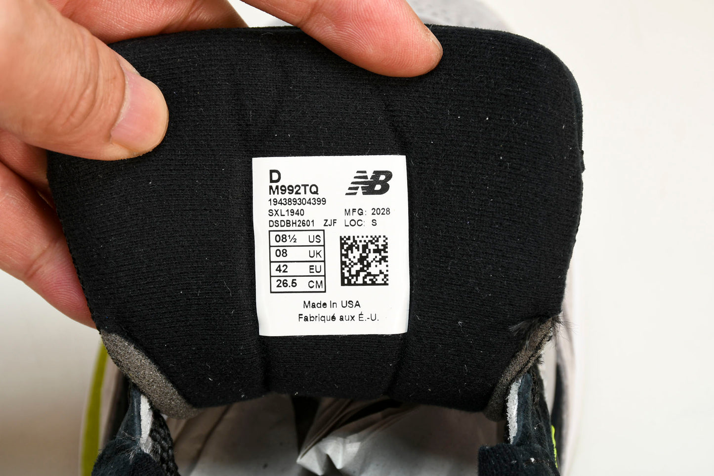 NB 992 'Black Grey Volt'