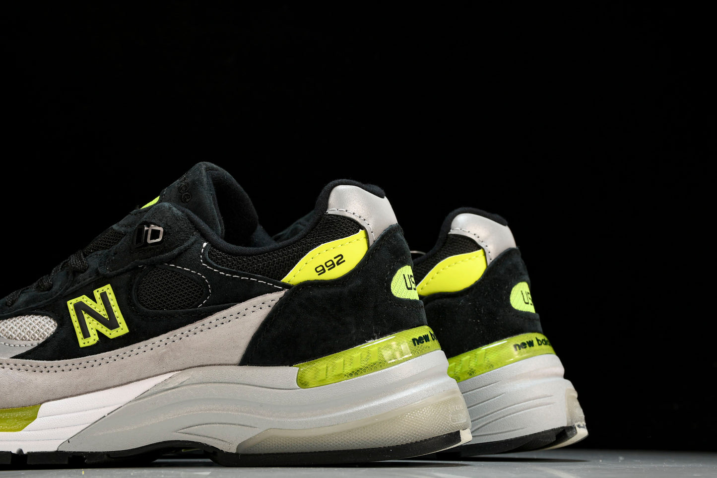 NB 992 'Black Grey Volt'
