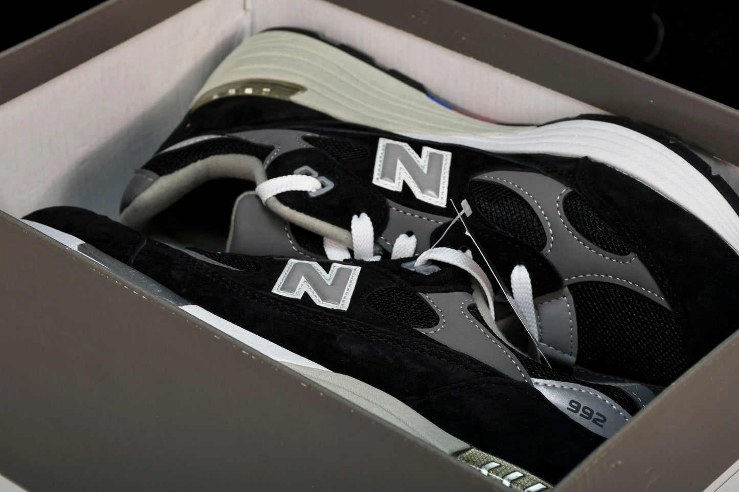 NB 992 'Black Grey Suede'