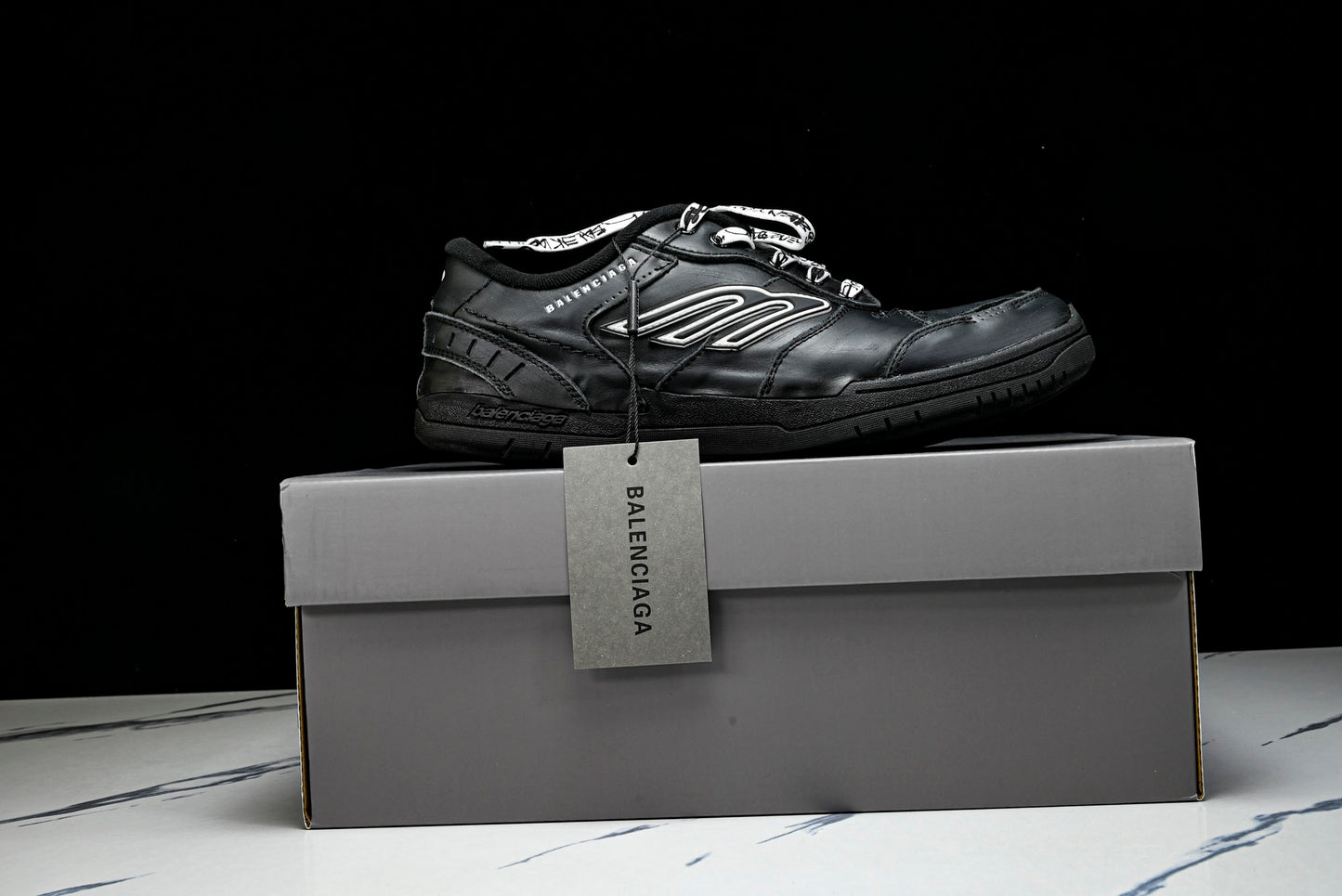 Вalenciaga Hamptons Worn-Out Sneaker 'Black'