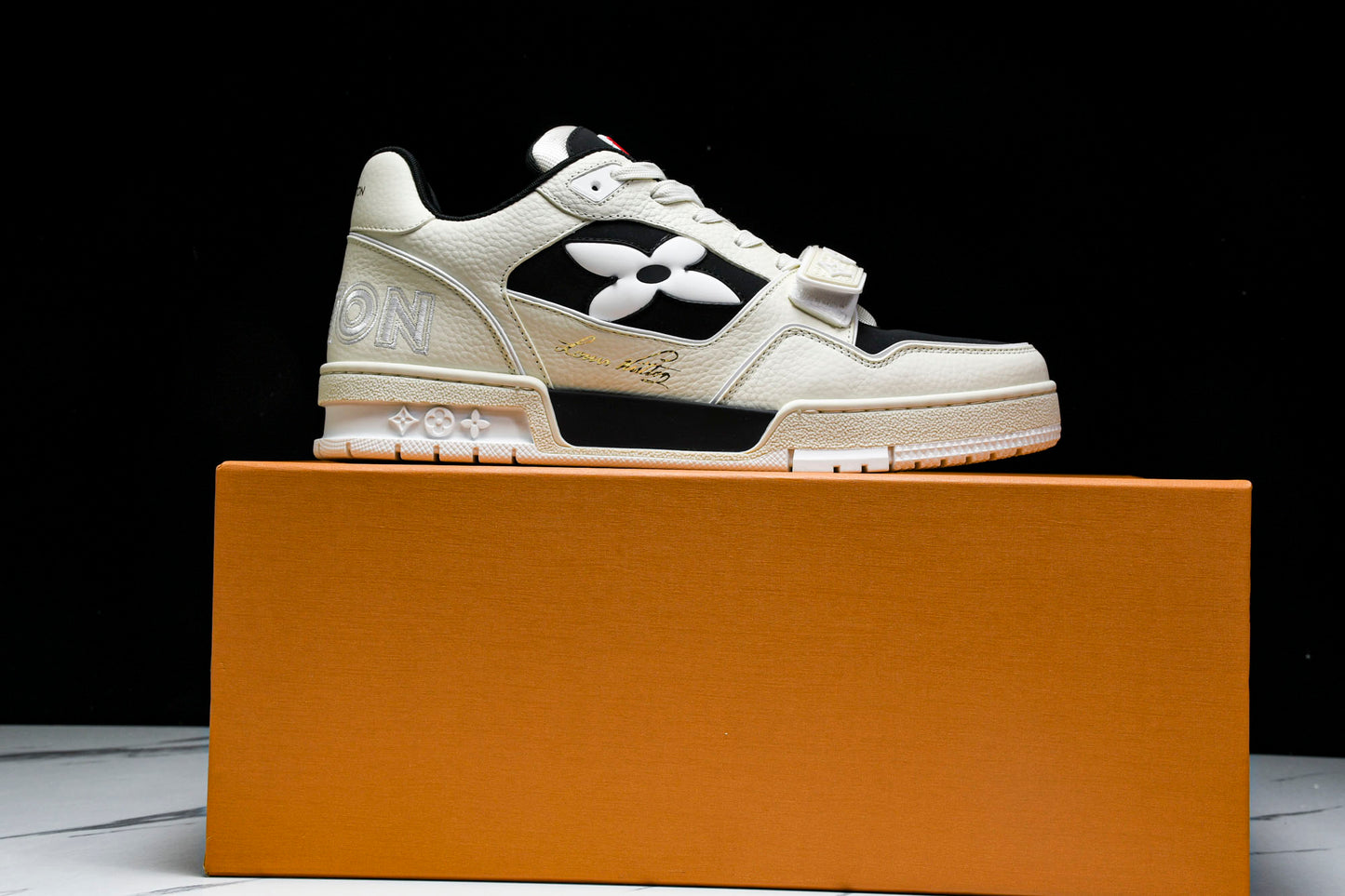 Louis Vuittоп Trainer Low Velcro Strap 'Black White'