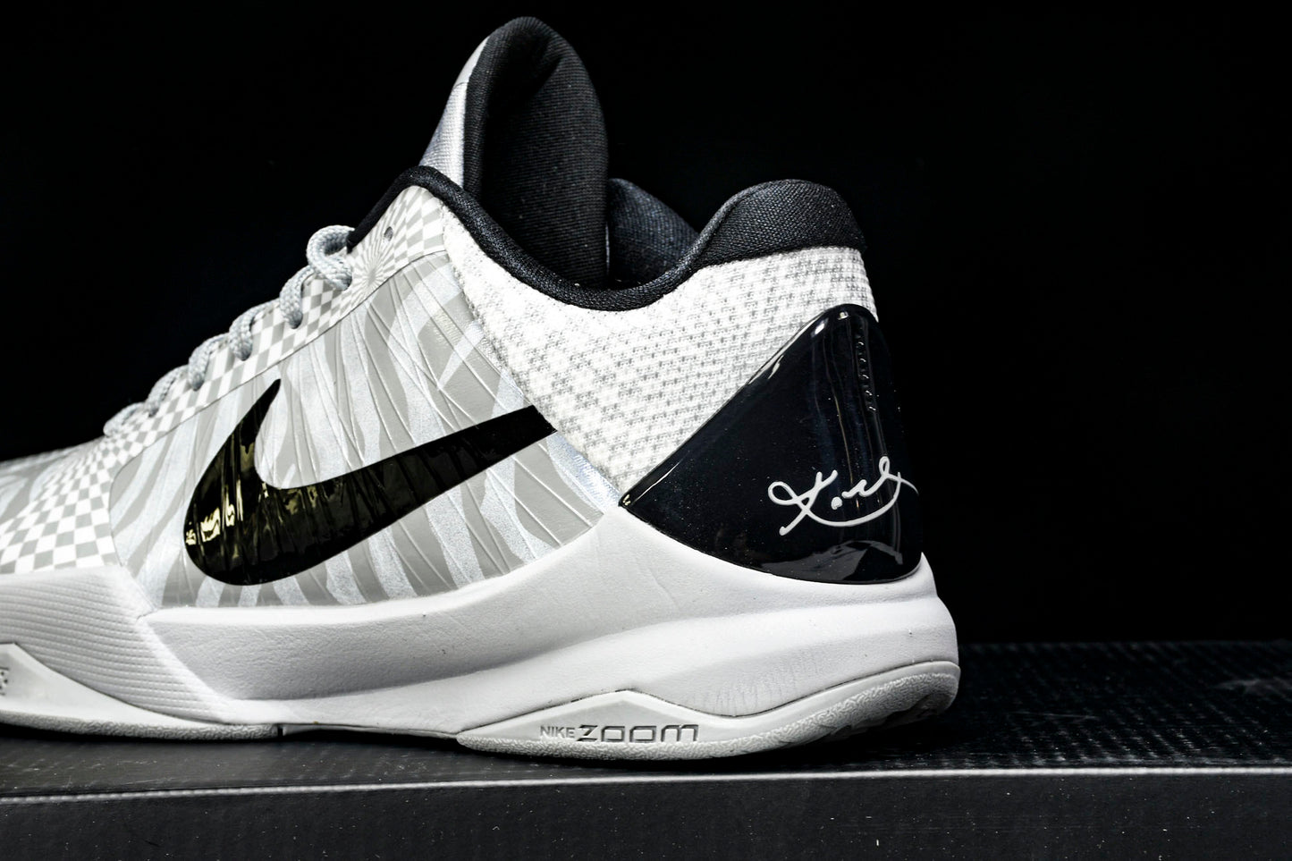 Kobe 5 Protro Demar Derozan PE 'Zebra'