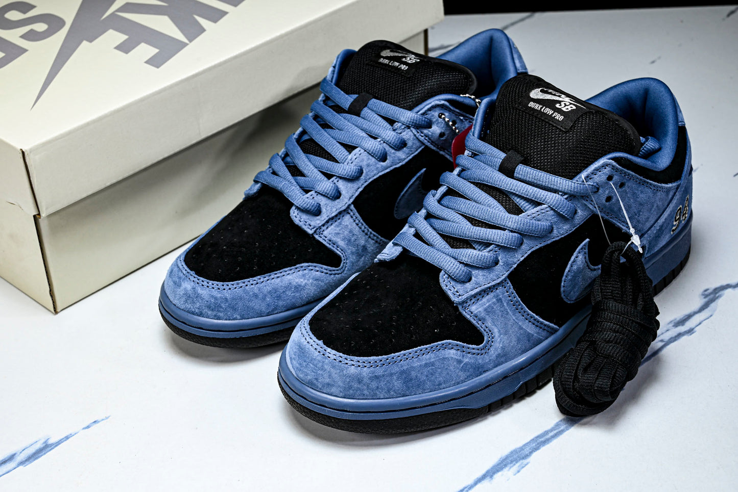 SB Dnk Low x Supreme 94 Ocean Fog