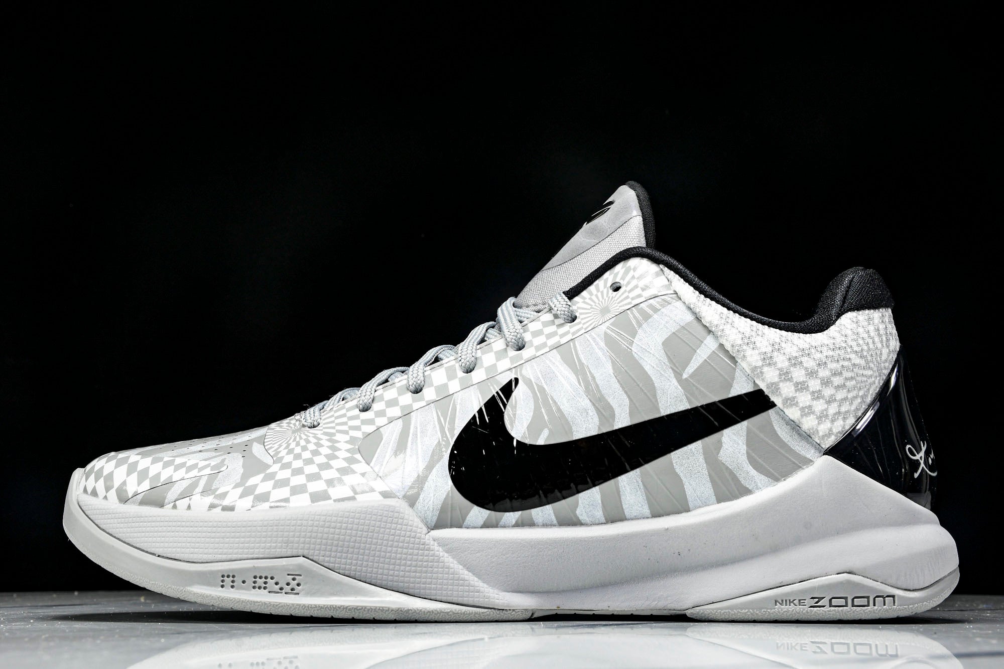 Kobe 5 Protro Demar Derozan PE 'Zebra'