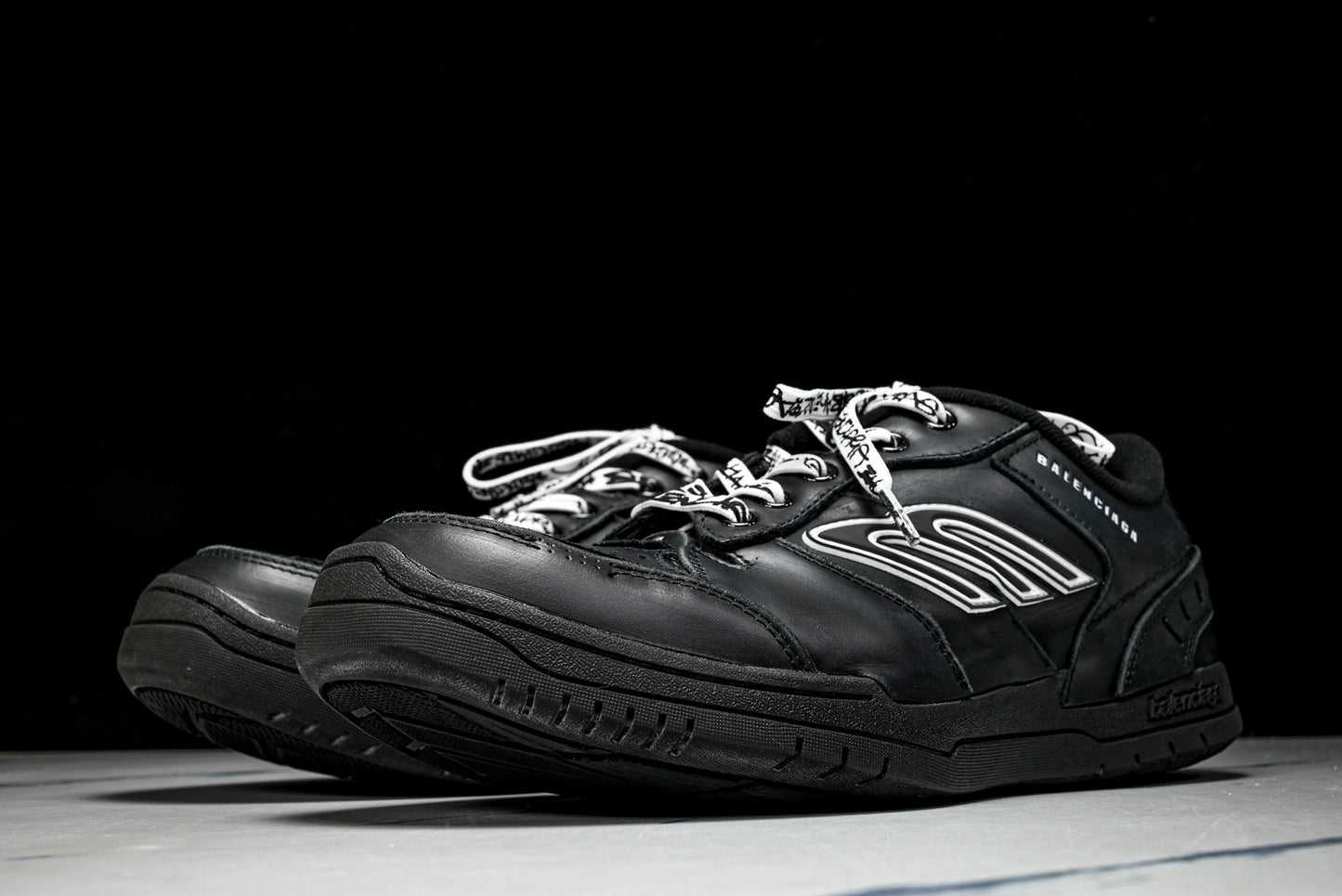 Вalenciaga Hamptons Worn-Out Sneaker 'Black'
