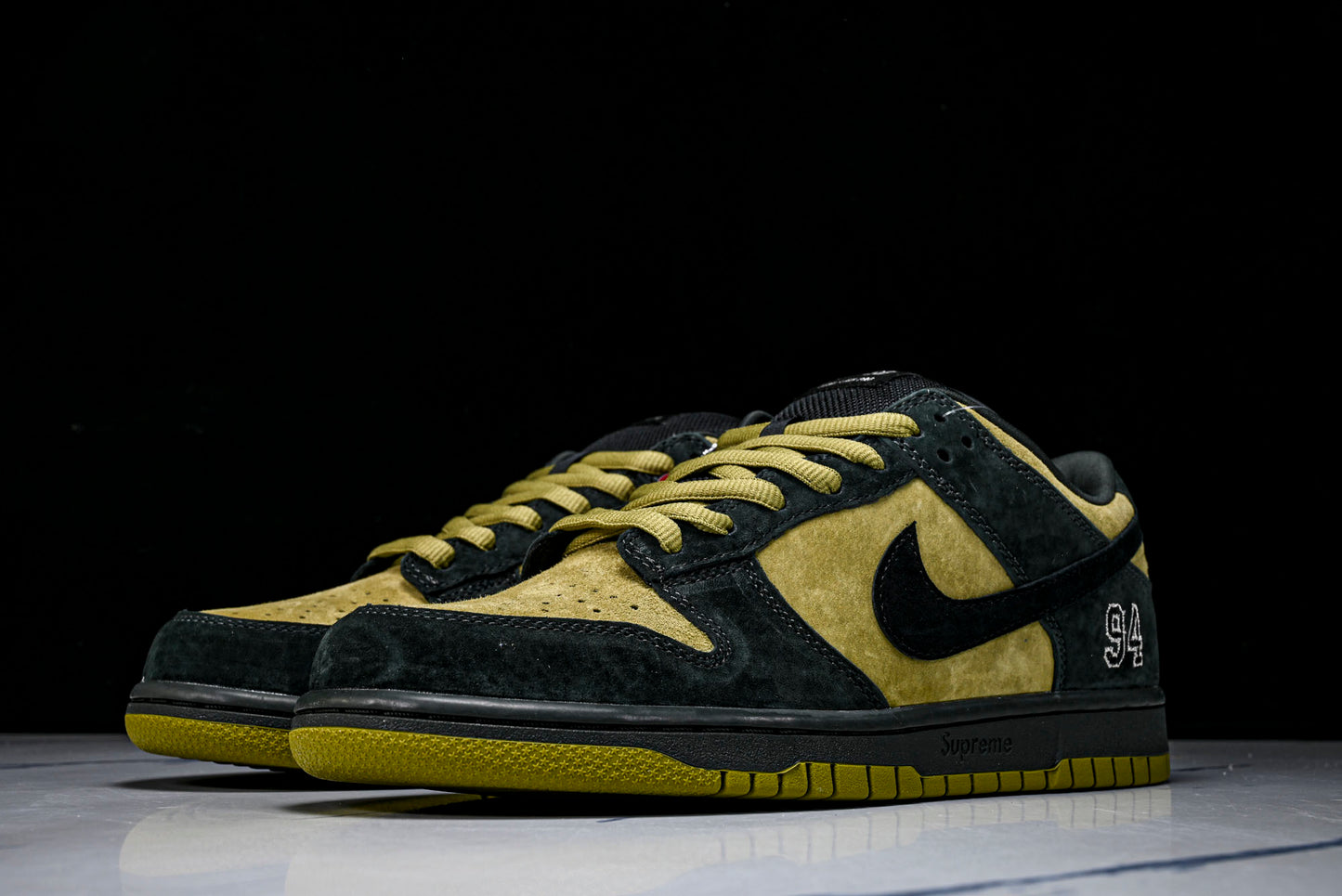 SB Dnk Low x Supreme 94 Camper Green