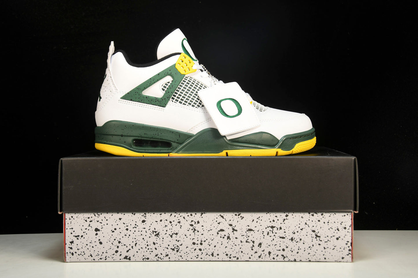 AJ4 Retro Oregon Ducks PE 'Duckman'