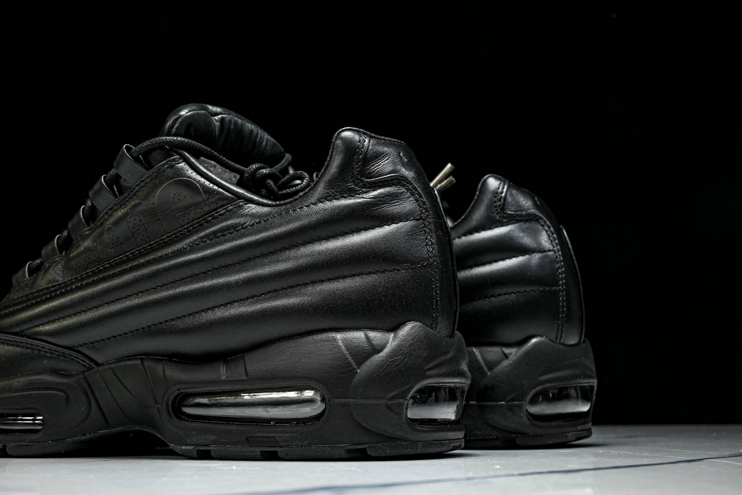 Supreme x AM95 Lux 'Black'