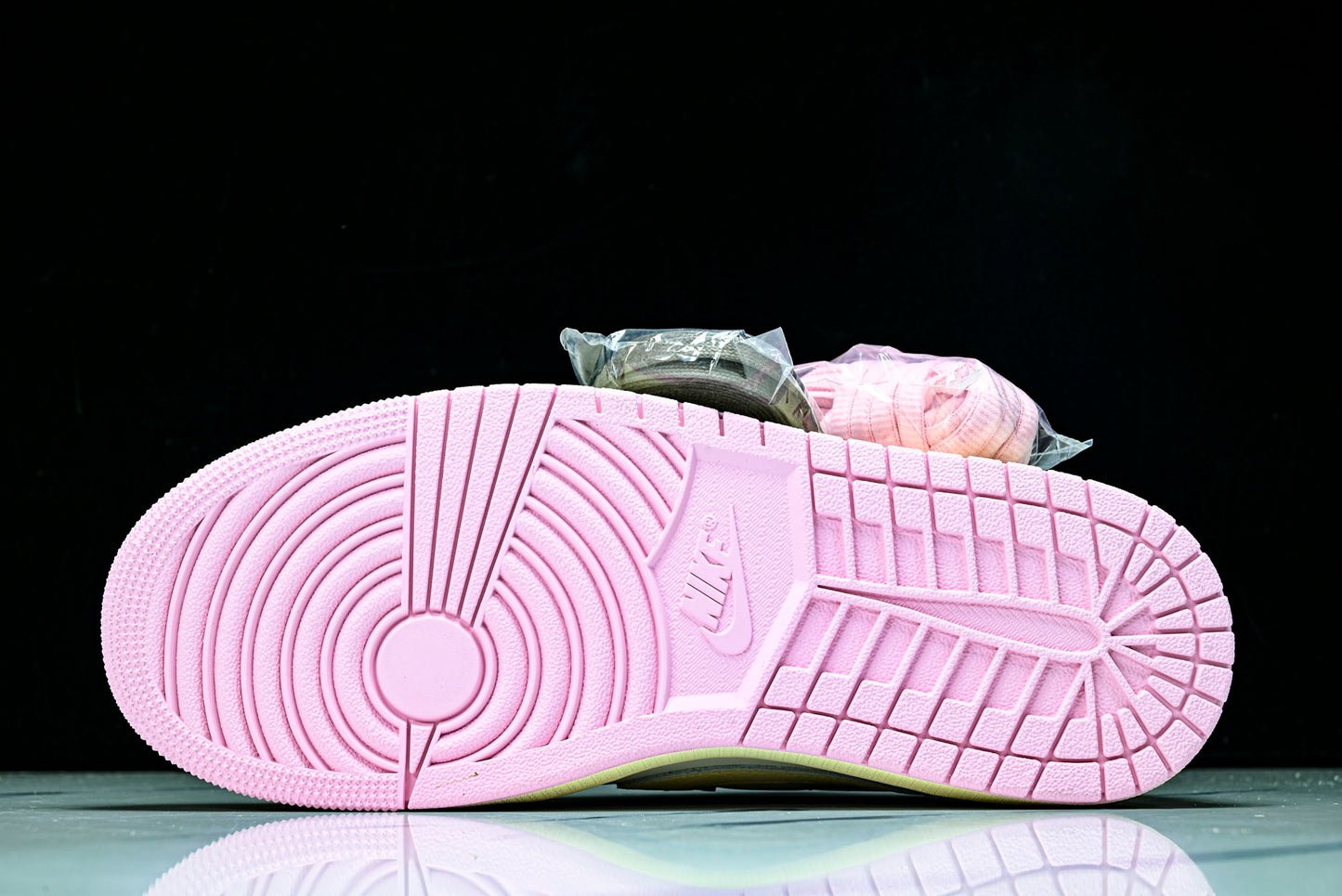 Travis Scott AJ1 Retro Low OG 'Muslin Shy Pink'