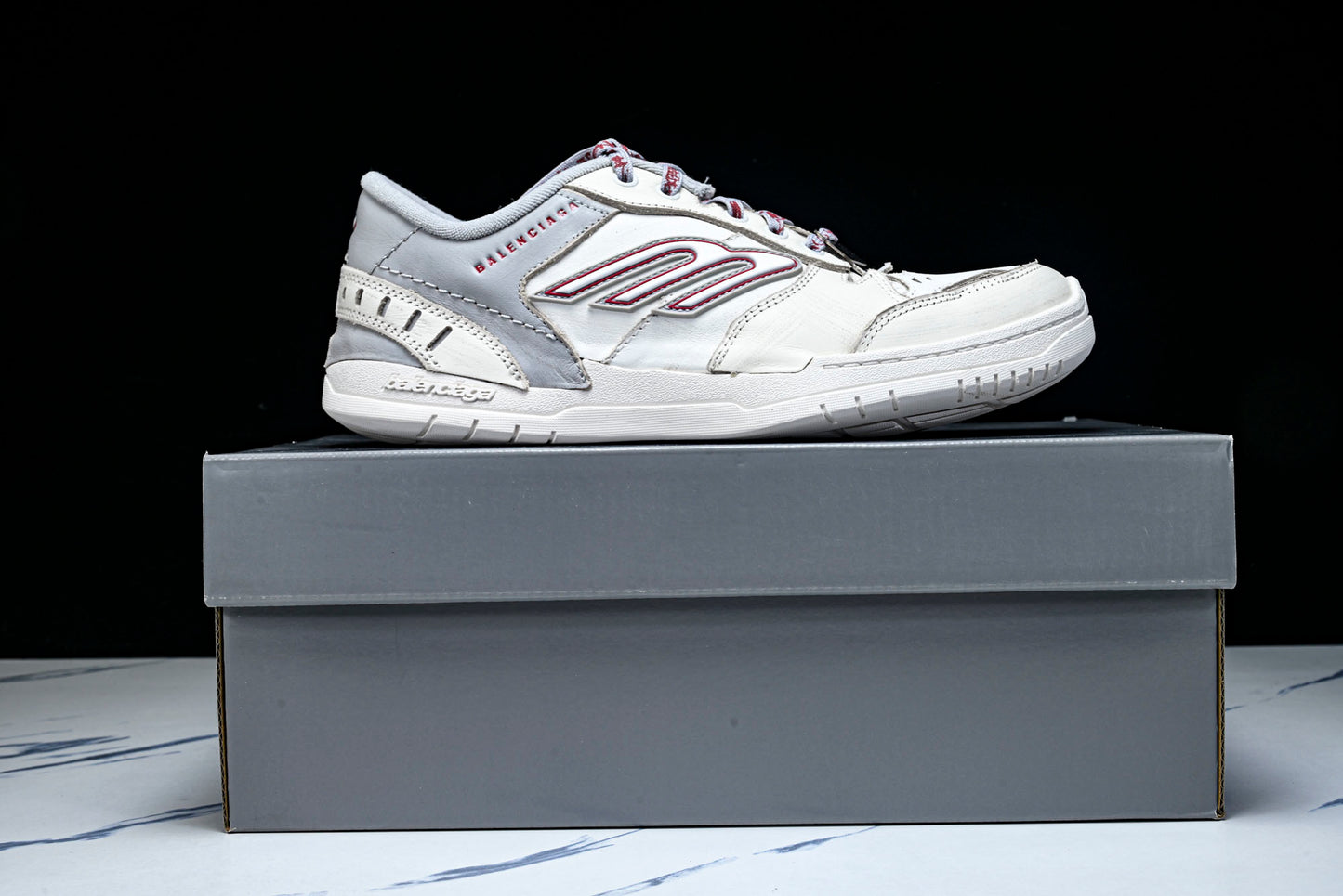 Вalenciaga Hamptons Worn-Out Sneaker 'Off-White Grey Red'