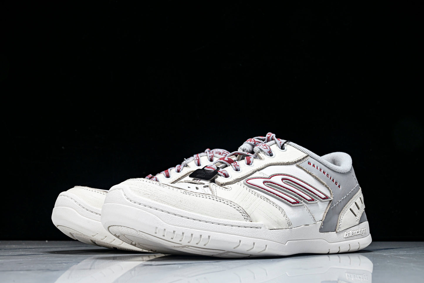Вalenciaga Hamptons Worn-Out Sneaker 'Off-White Grey Red'