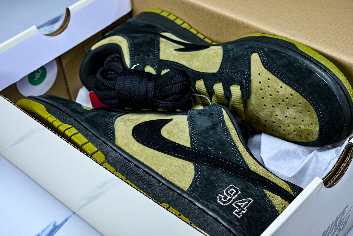 SB Dnk Low x Supreme 94 Camper Green