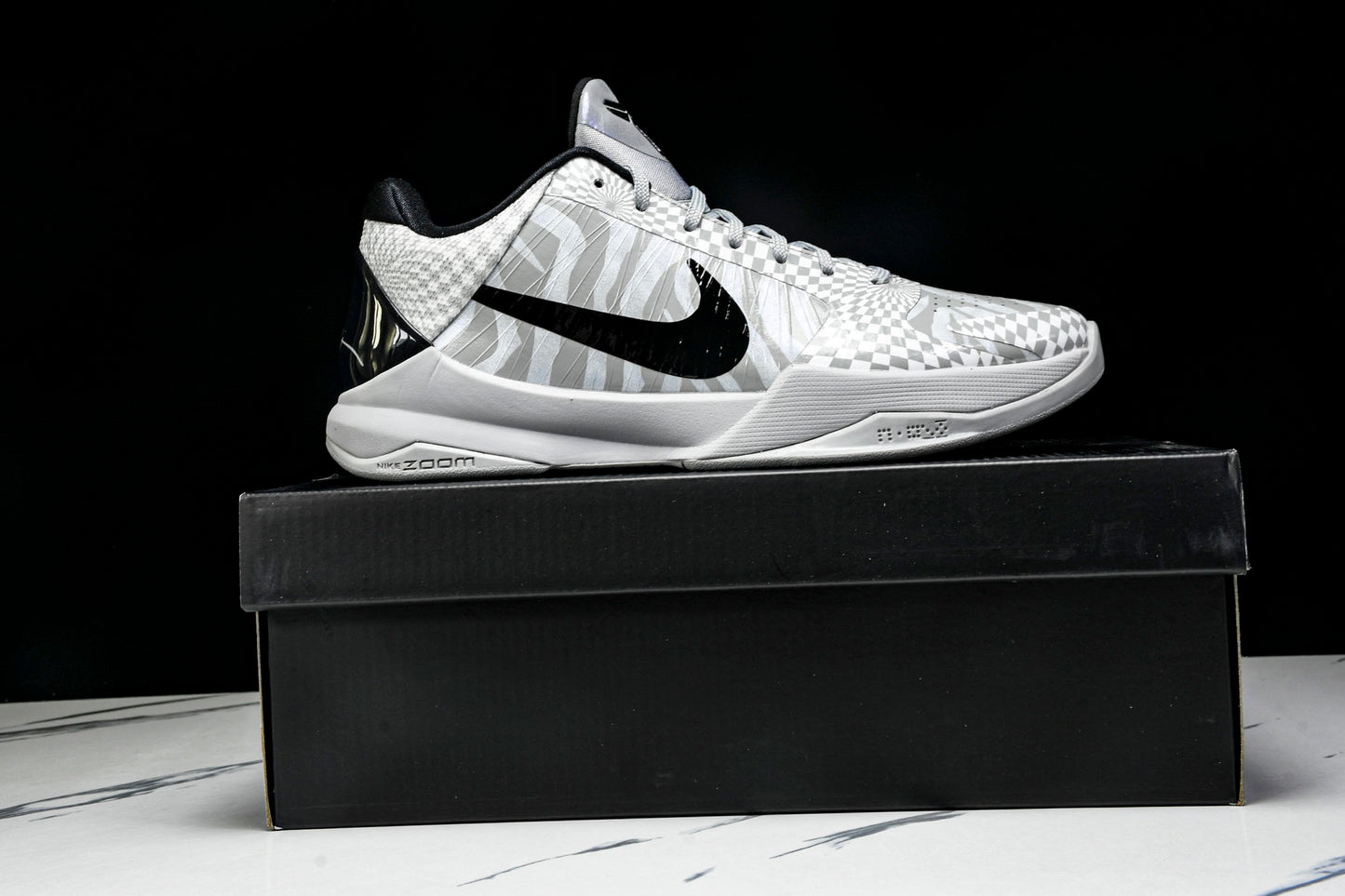 Kobe 5 Protro Demar Derozan PE 'Zebra'