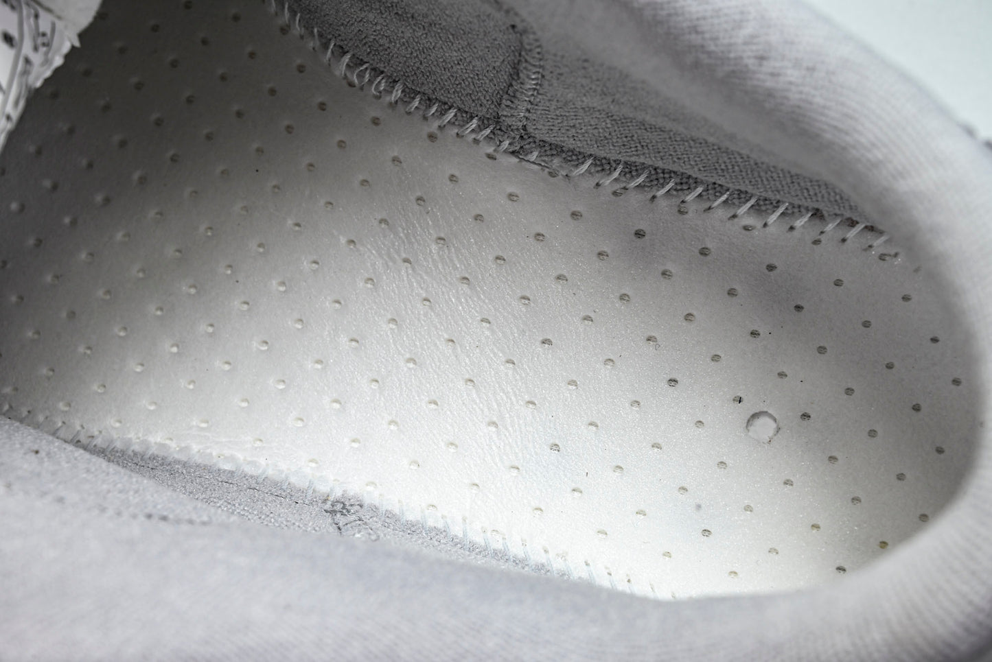 Вalenciaga Hamptons Worn-Out Sneaker 'Off-White Grey Red'