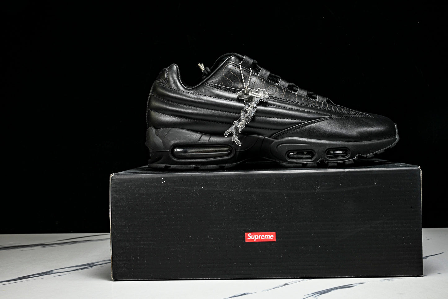 Supreme x AM95 Lux 'Black'