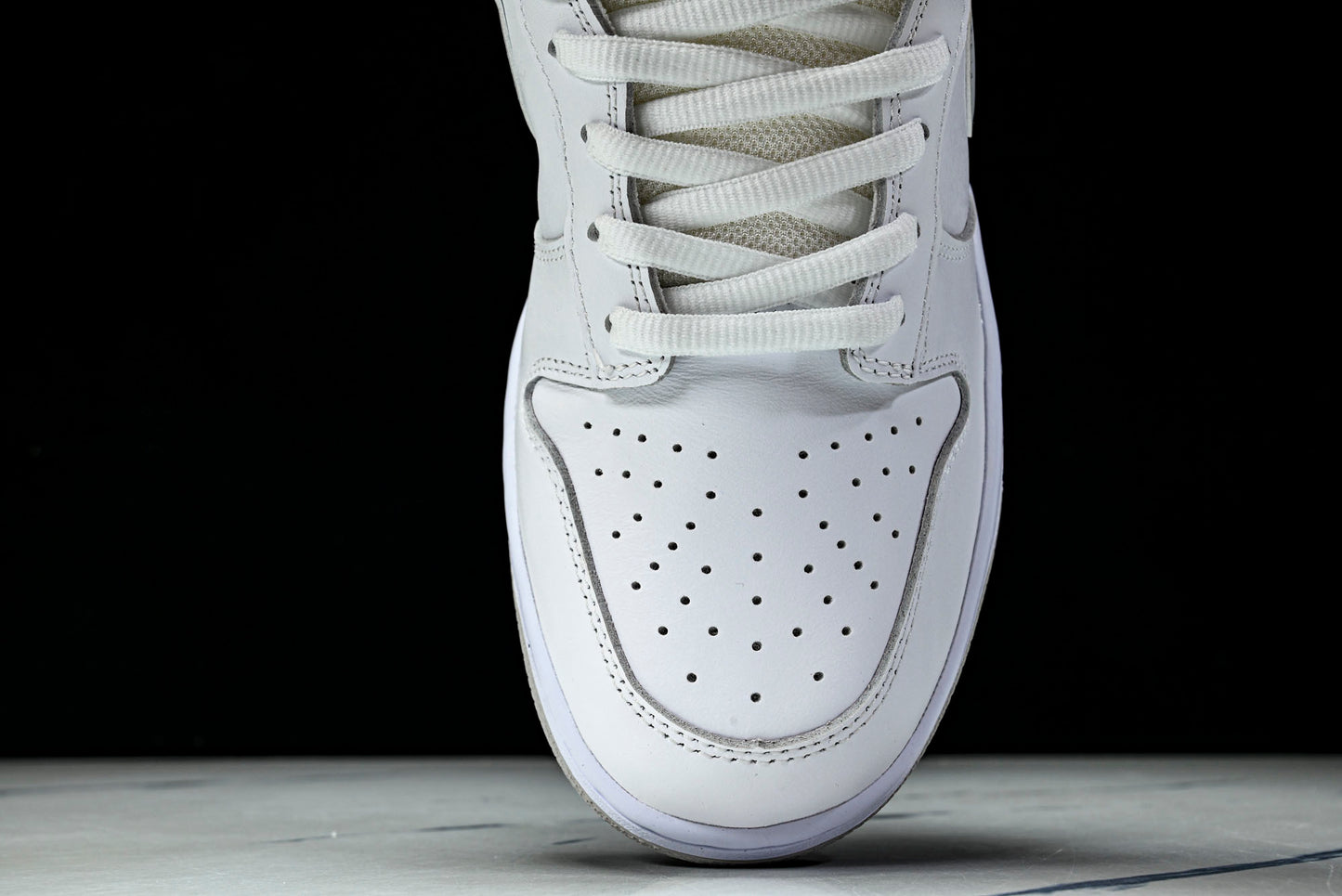 SB Dnk Low x Supreme 94 White Metallic Silver