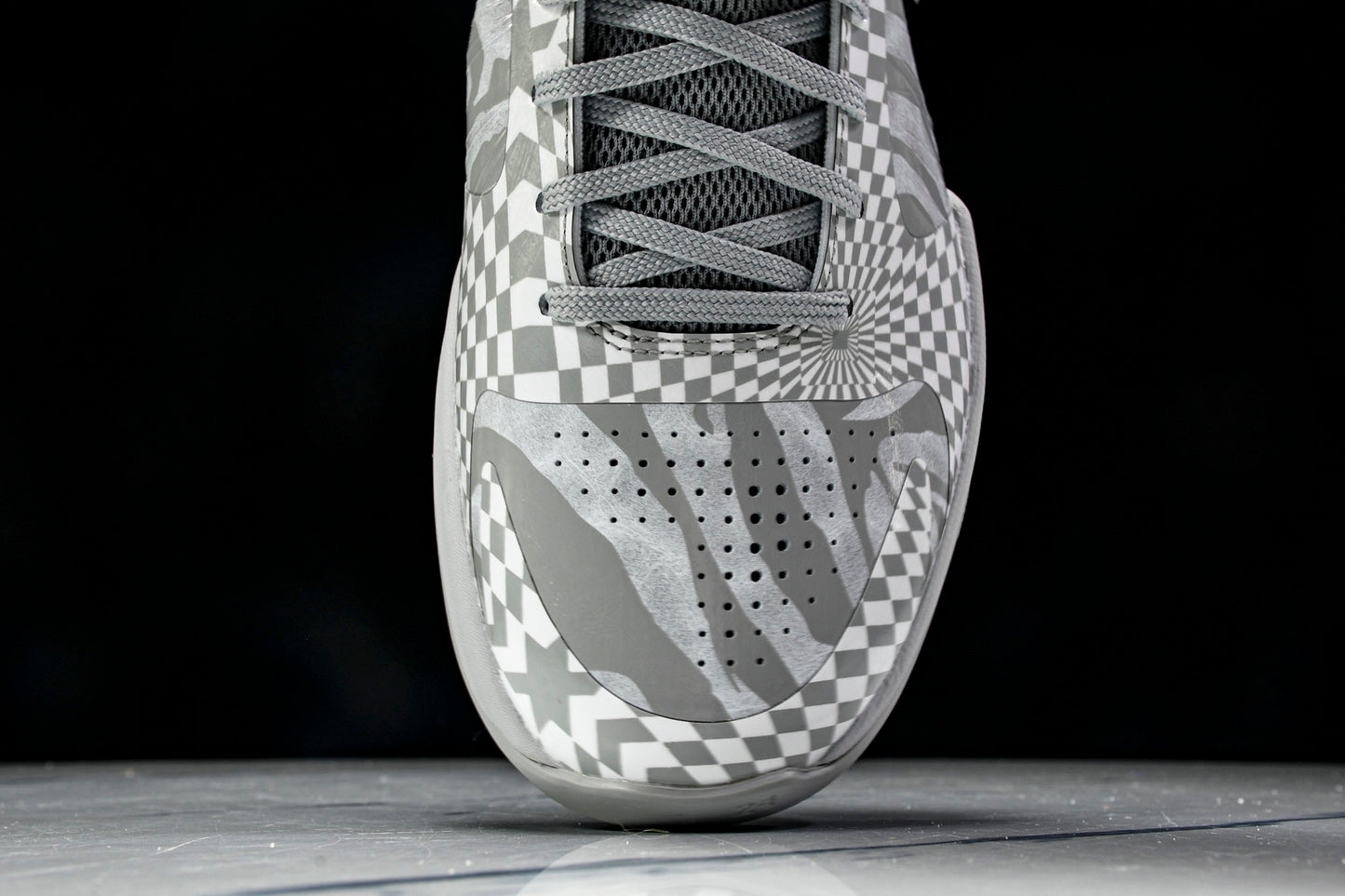 Kobe 5 Protro Demar Derozan PE 'Zebra'