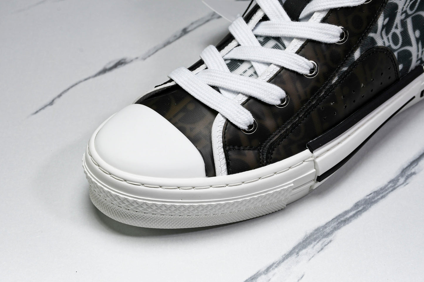 D1or B23 High ‘Oblique Black White’