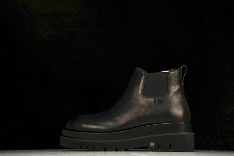 Вottega Veneta Lug Ankle Chelsea Boots 'Black'