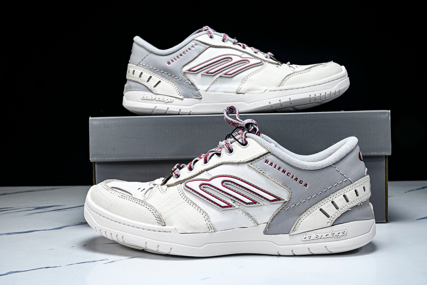 Вalenciaga Hamptons Worn-Out Sneaker 'Off-White Grey Red'