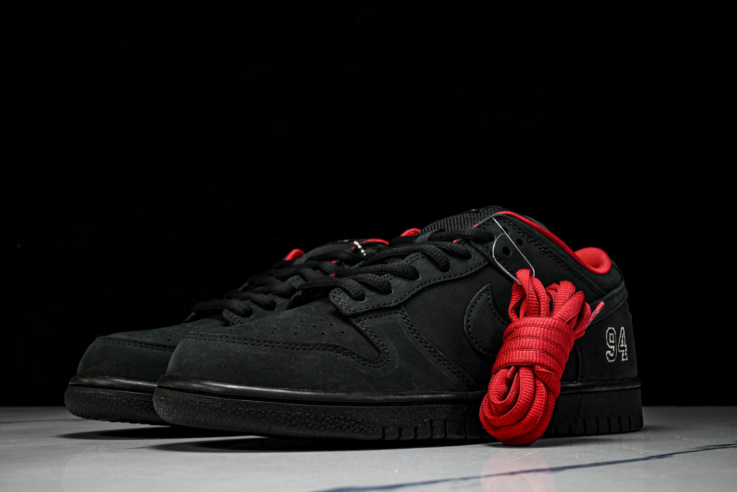 SB Dnk Low x Supreme 94 Black