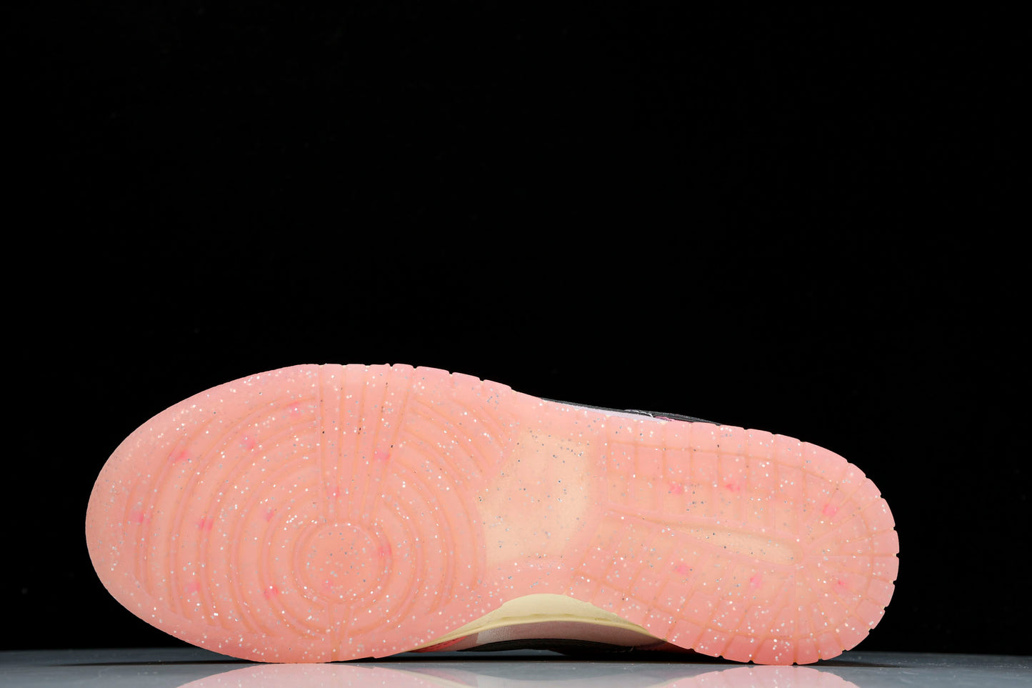 SB Dnk Low LX 'Barbie'