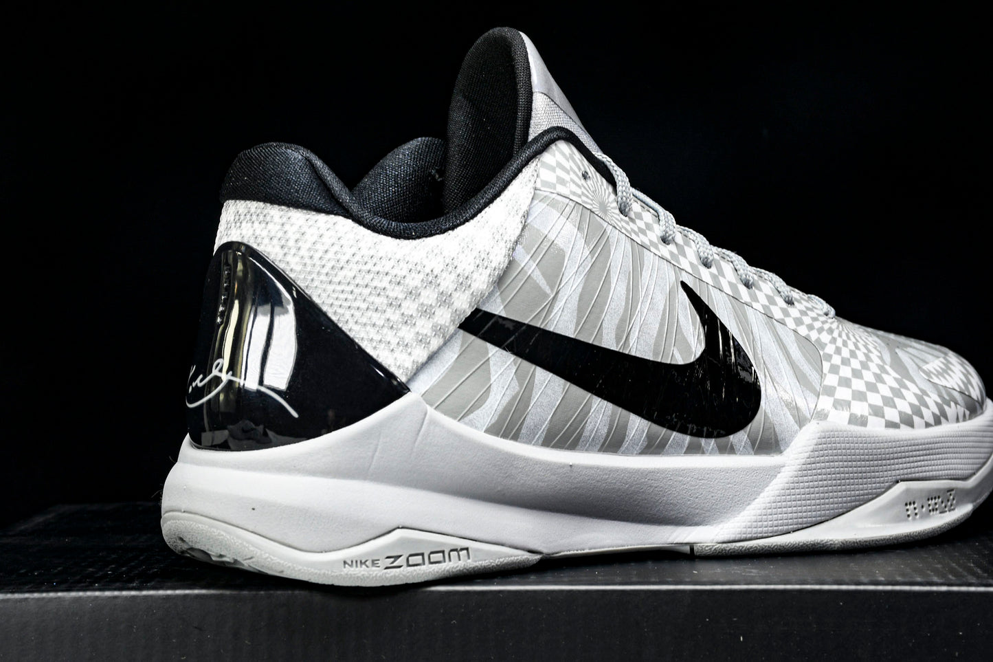 Kobe 5 Protro Demar Derozan PE 'Zebra'