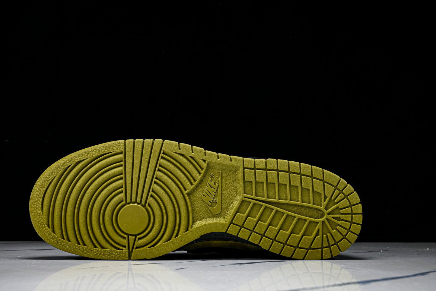 SB Dnk Low x Supreme 94 Camper Green