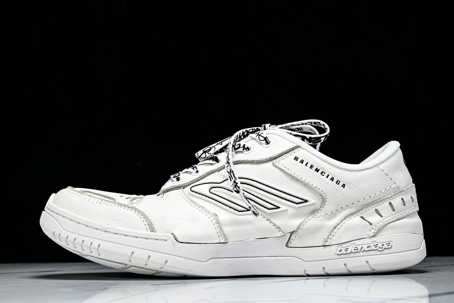 Вalenciaga Hamptons Worn-Out Sneaker 'White'