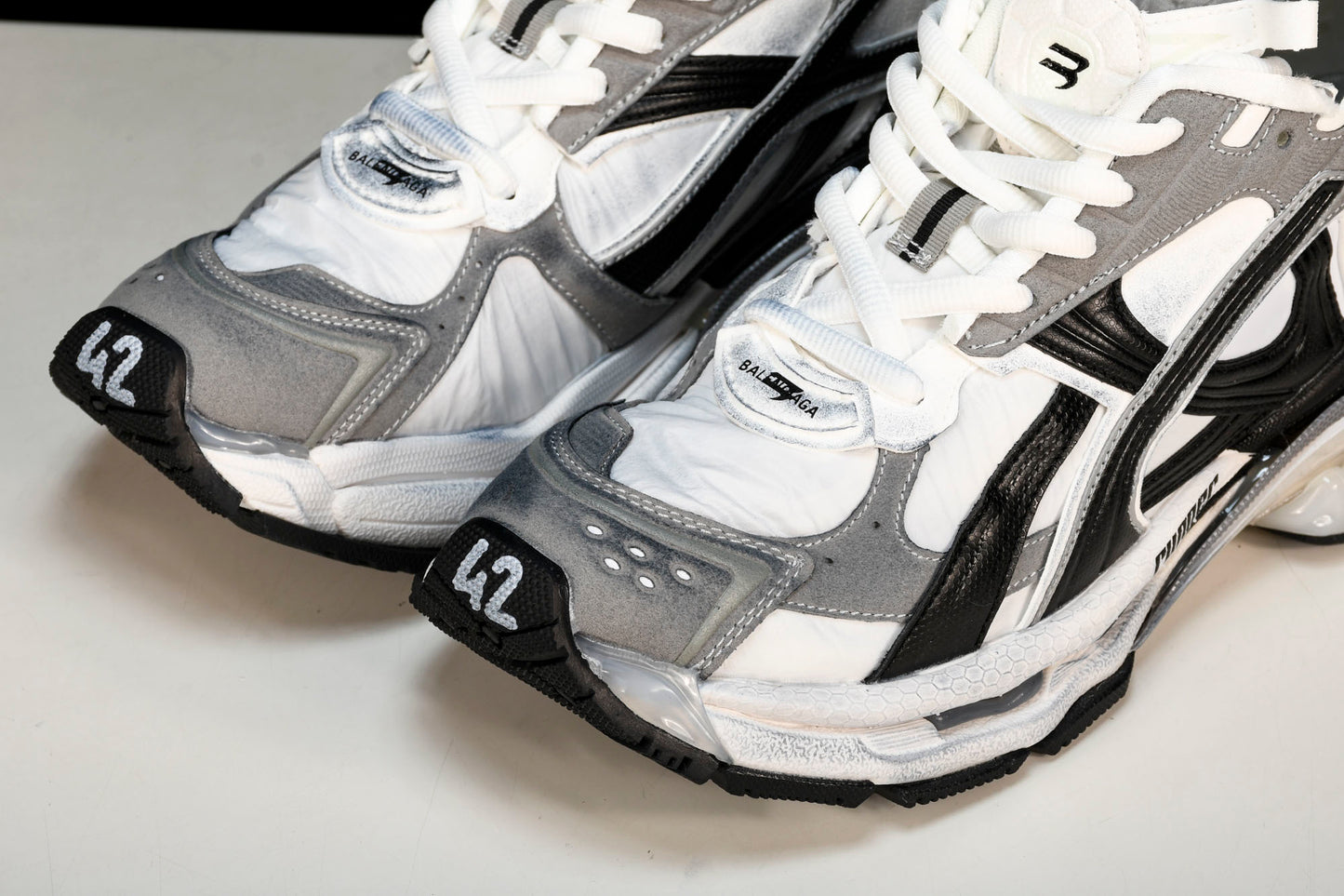 Runner 'White Black Grey'