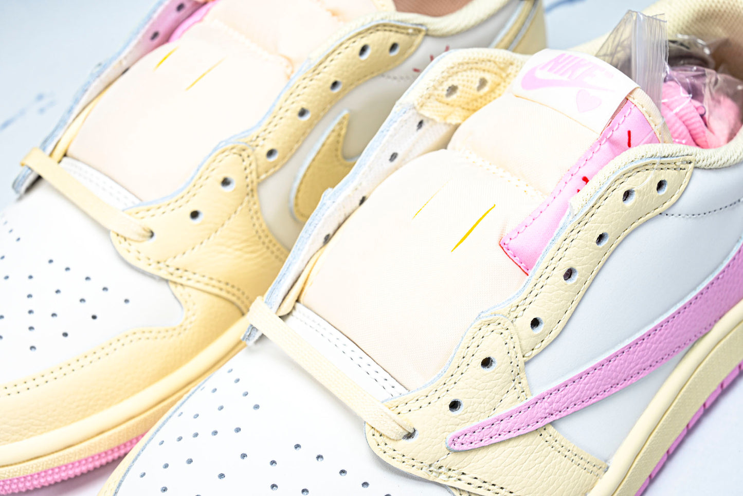 Travis Scott AJ1 Retro Low OG 'Muslin Shy Pink'