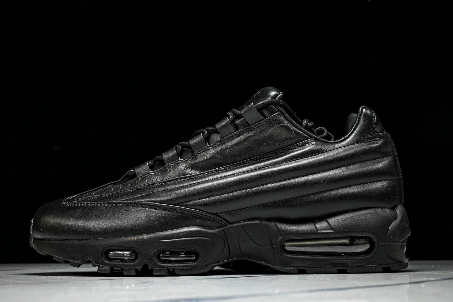 Supreme x AM95 Lux 'Black'