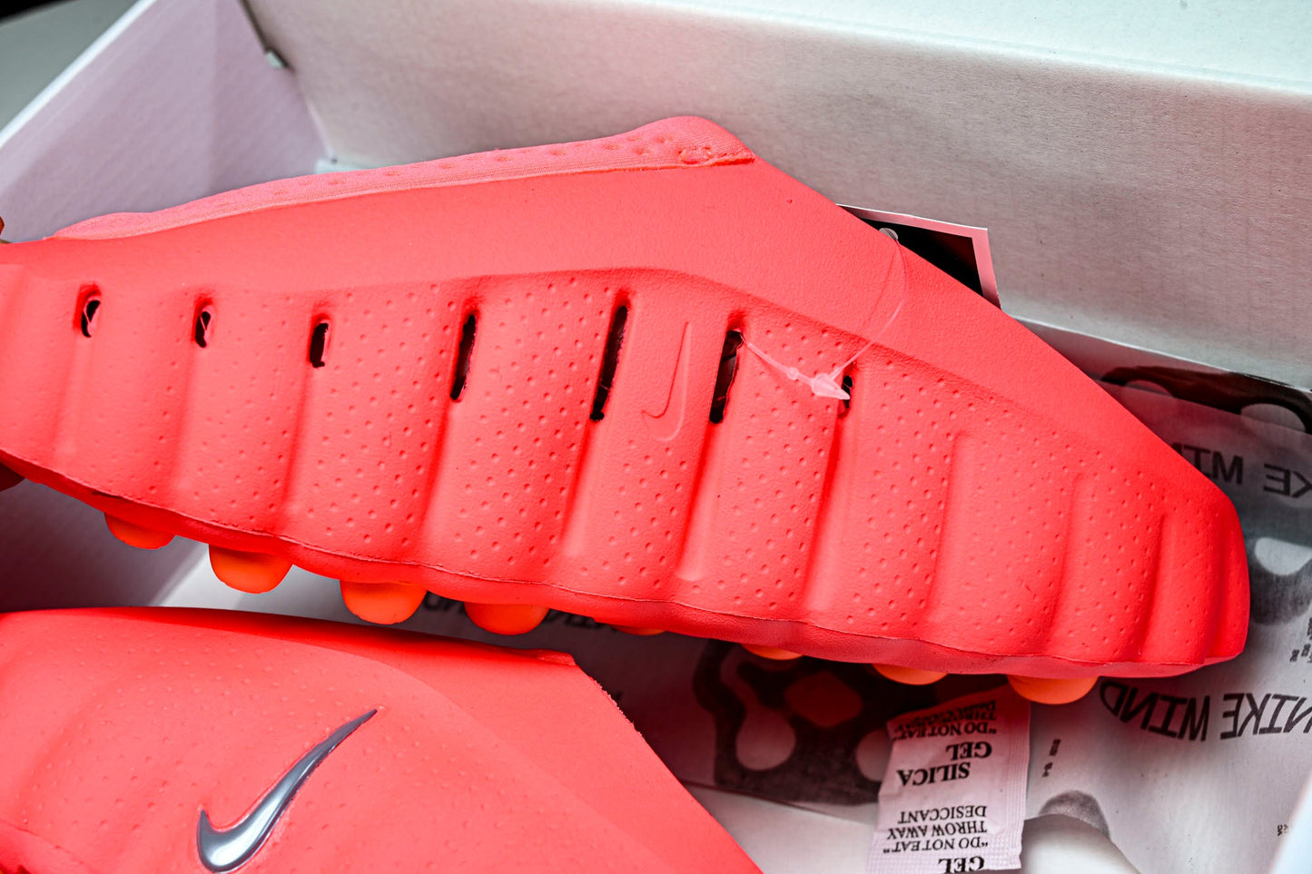 Mind 001 Slide 'Solar Red'