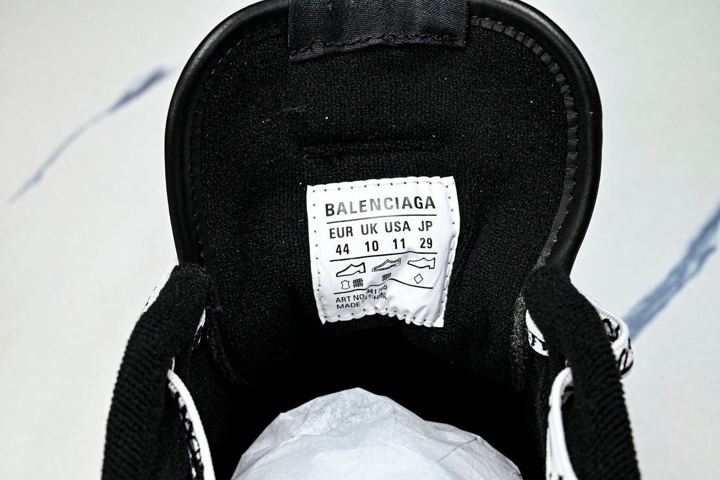 Вalenciaga Hamptons Worn-Out Sneaker 'Black'