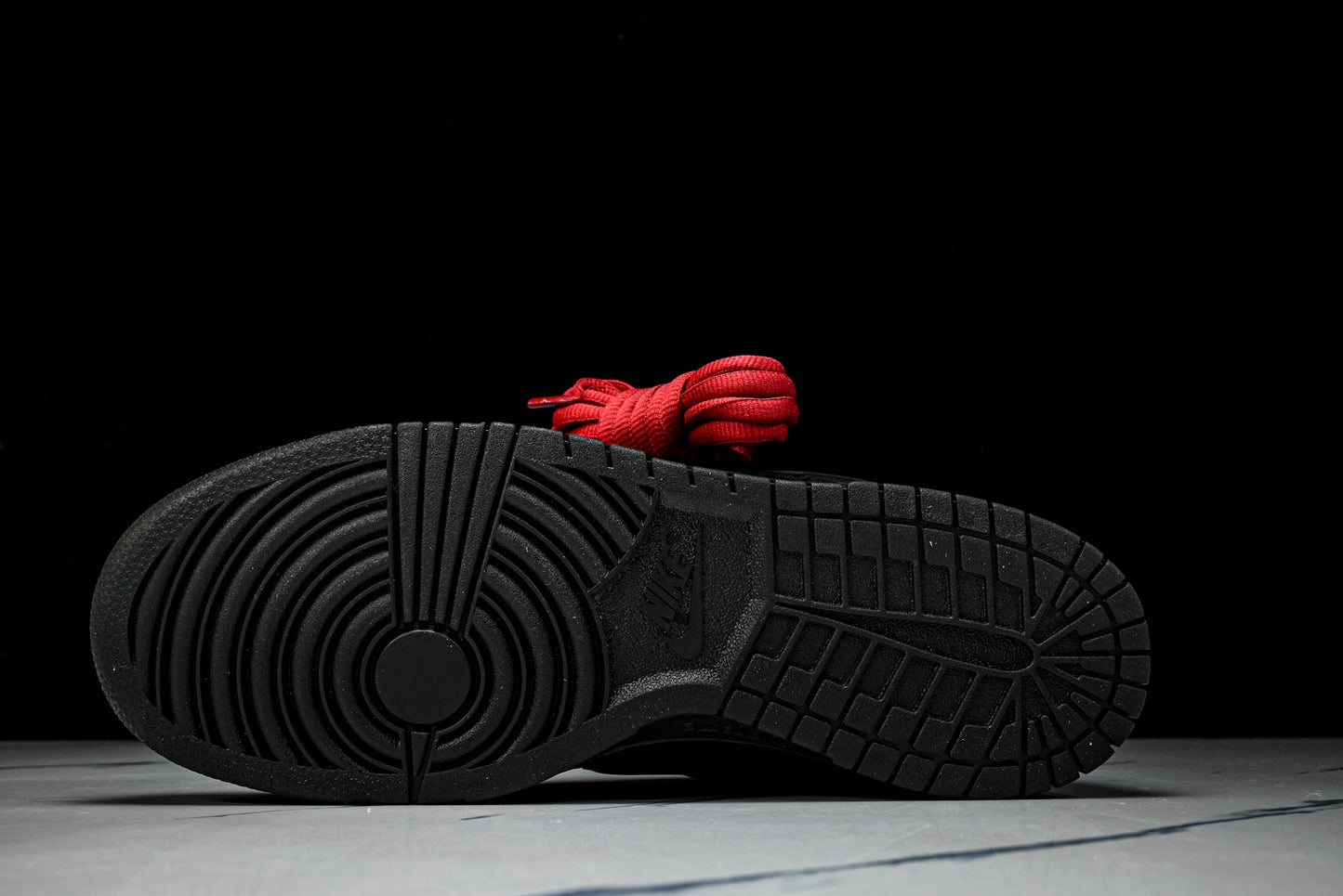 SB Dnk Low x Supreme 94 Black