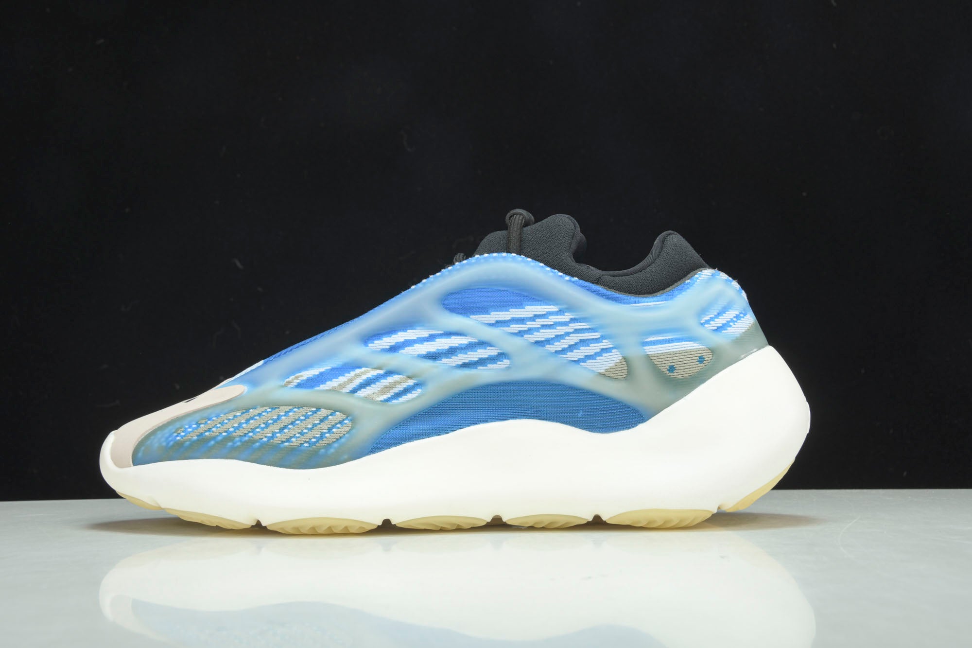 foot locker yeezy 700 v3