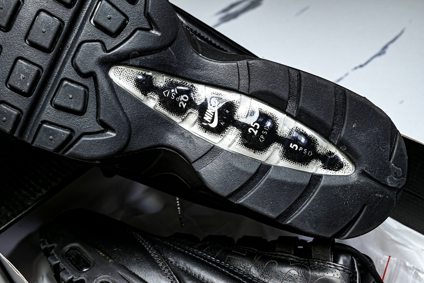 Supreme x AM95 Lux 'Black'