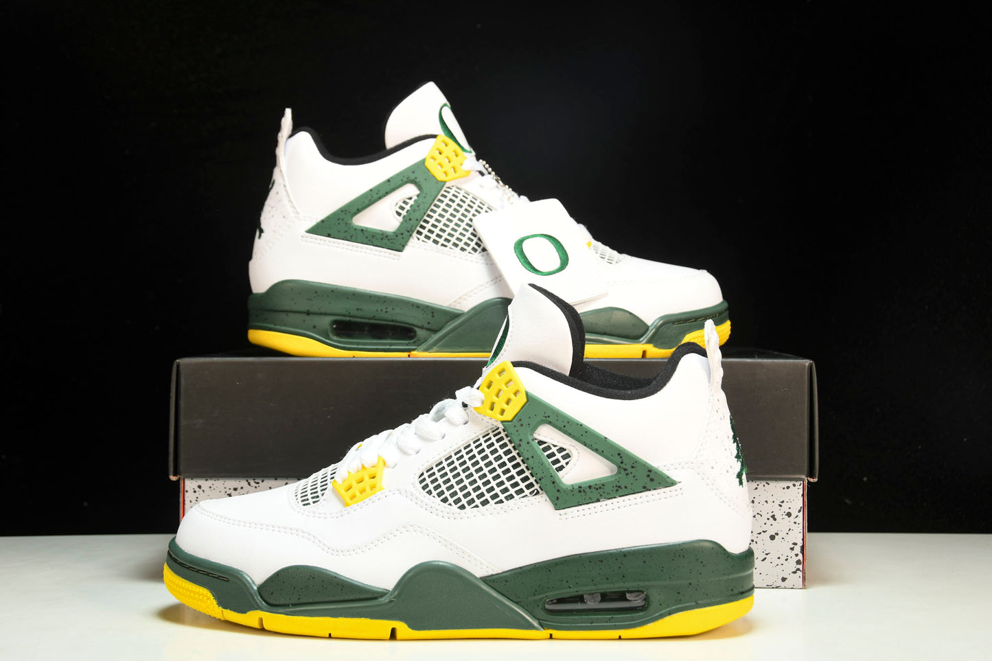 AJ4 Retro Oregon Ducks PE 'Duckman'