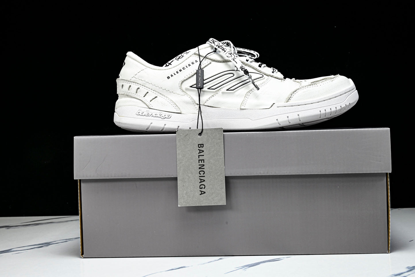 Вalenciaga Hamptons Worn-Out Sneaker 'White'