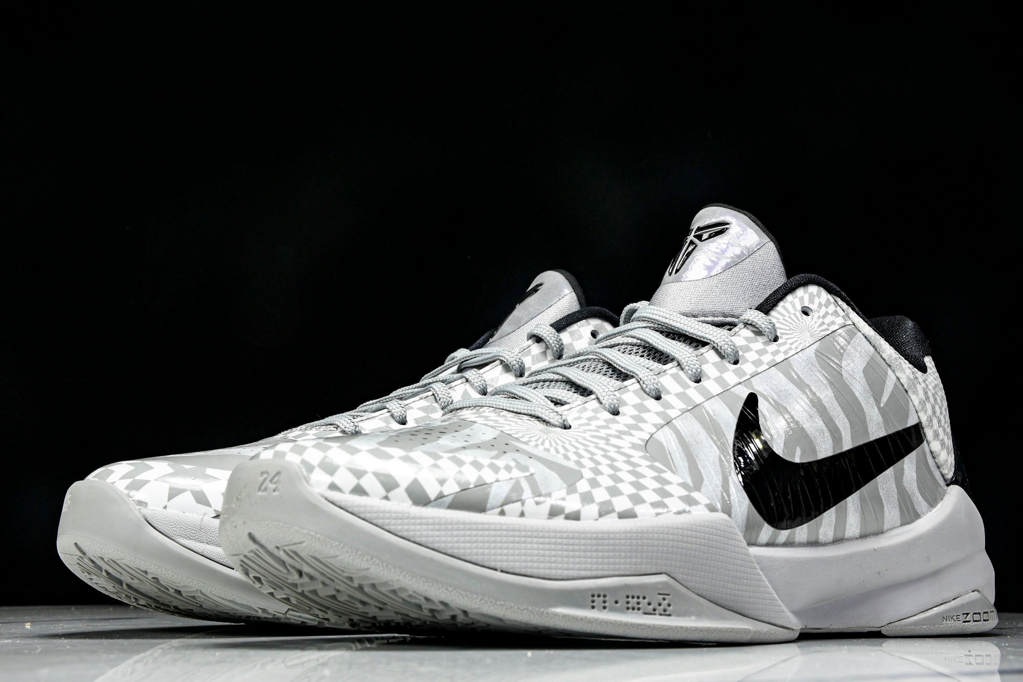 Kobe 5 Protro Demar Derozan PE 'Zebra'