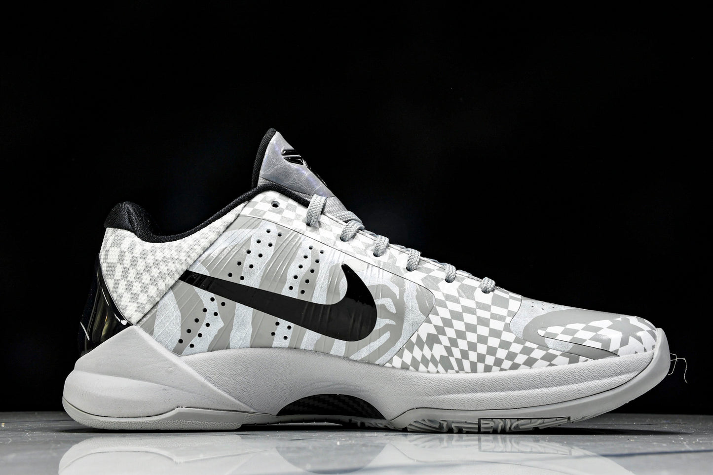 Kobe 5 Protro Demar Derozan PE 'Zebra'