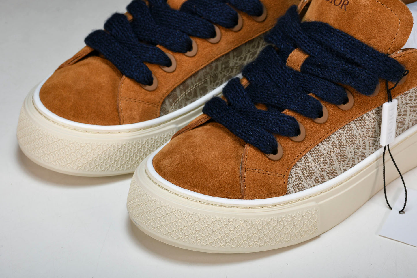 D1or B33 'Brown Cream Oblique'